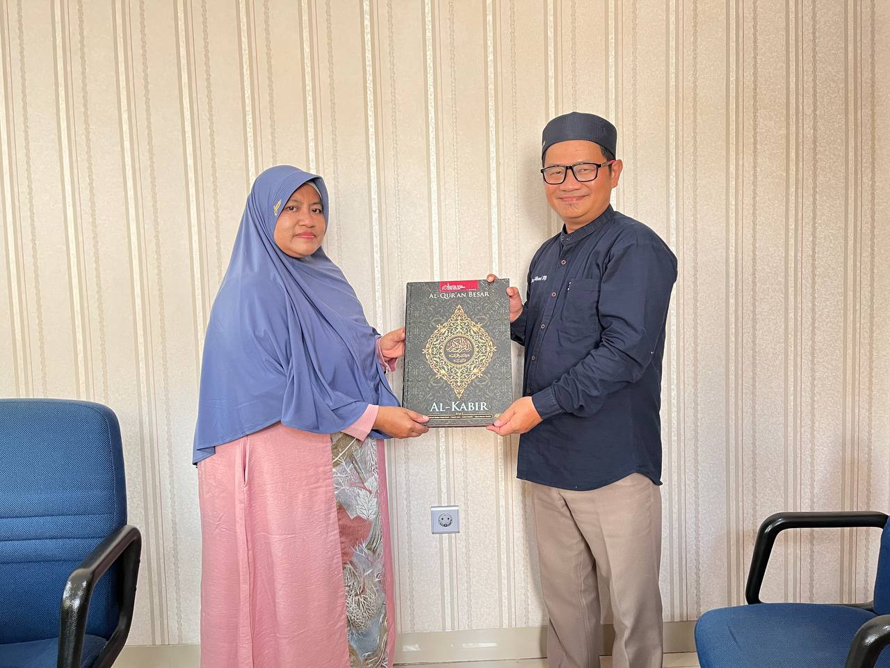 Al Qur’an Besar Untuk Lansia di TPQ Al Ihsan