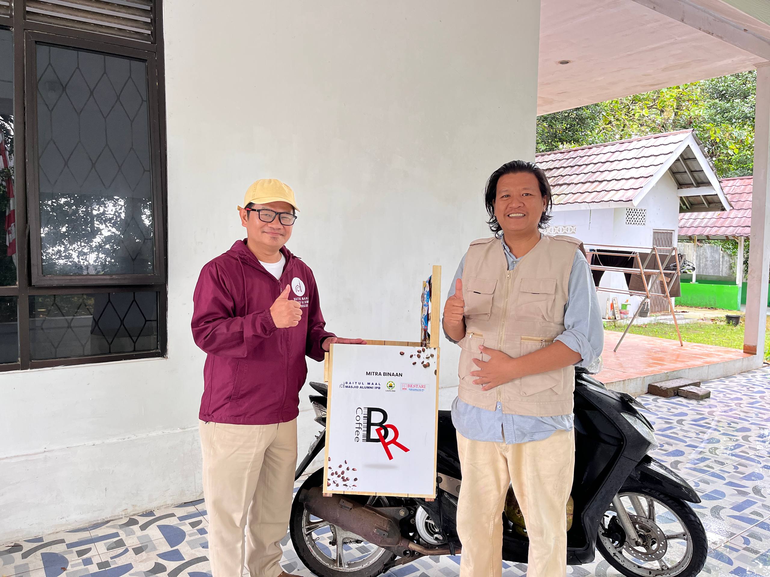 “Saya terpaksa hanya makan daun singkong rebus pemberian tetangga.”